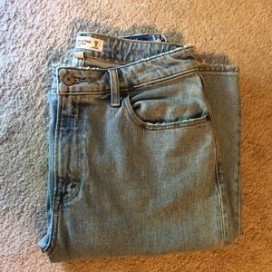 LIKE NEW Abercrombie 90s relaxed high rise jean